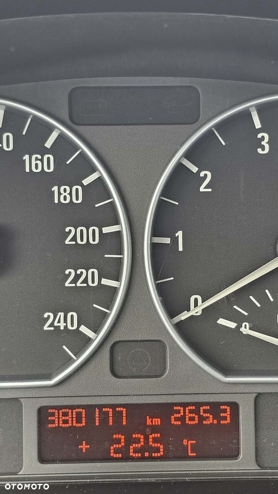 BMW Seria 3 330i - 14