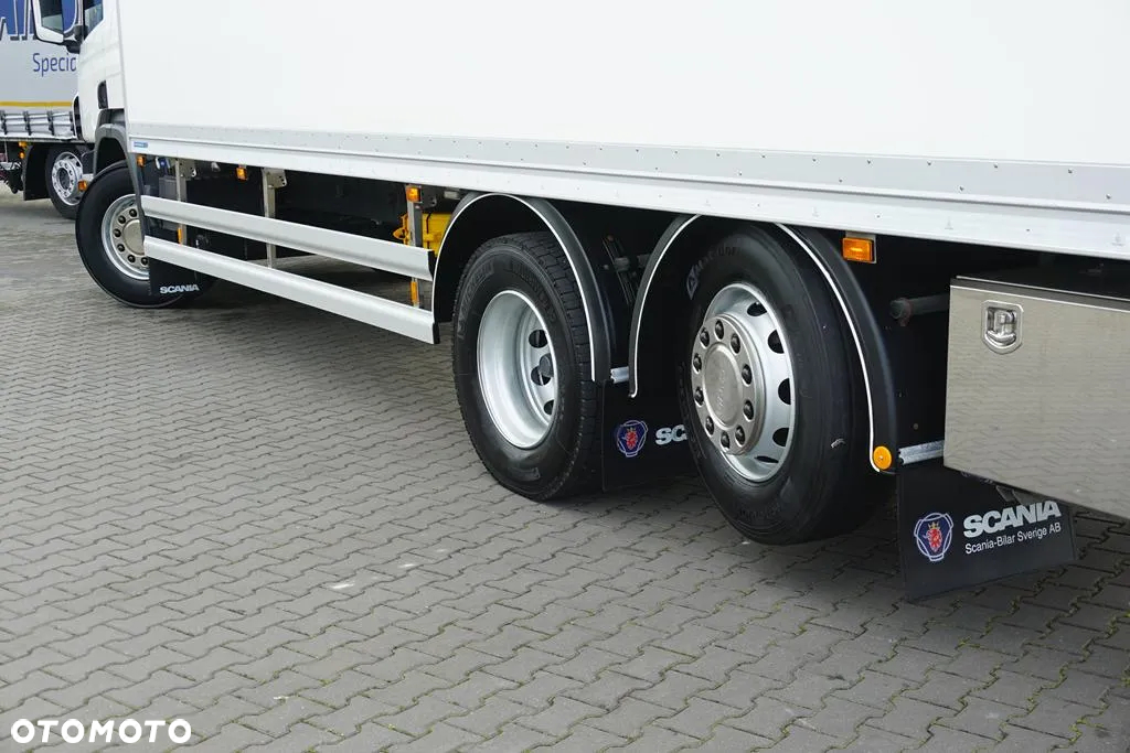 Scania P 320 / EURO 6 / KONTENER + WINDA / 22 PALETY / OŚ SKRĘTNA - 19