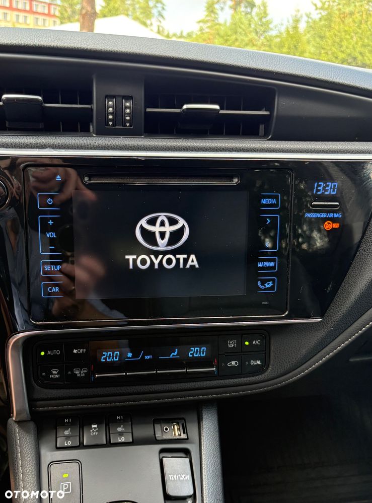 Toyota Auris Hybrid 135 Prestige - 11