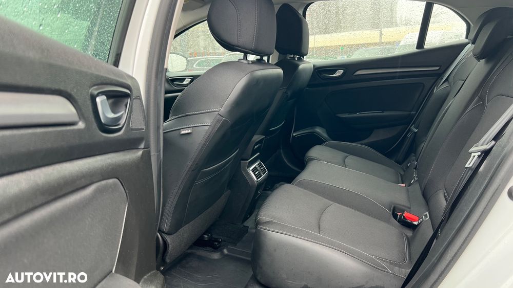 Renault Megane TCE 140 GPF Zen - 19