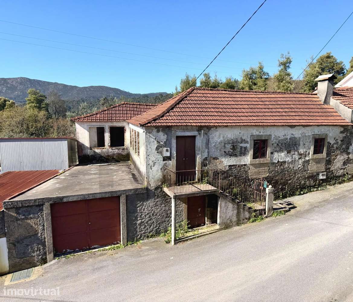 Moradia T2 para restauro com terraço em Vilar de Murteda, Viana do Cas - Grande imagem: 2/21