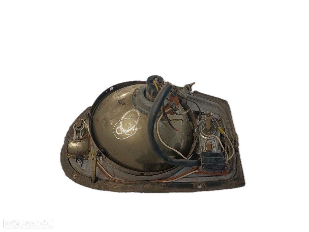 Farol Esq Mercedes-Benz 190 (W201) - 2