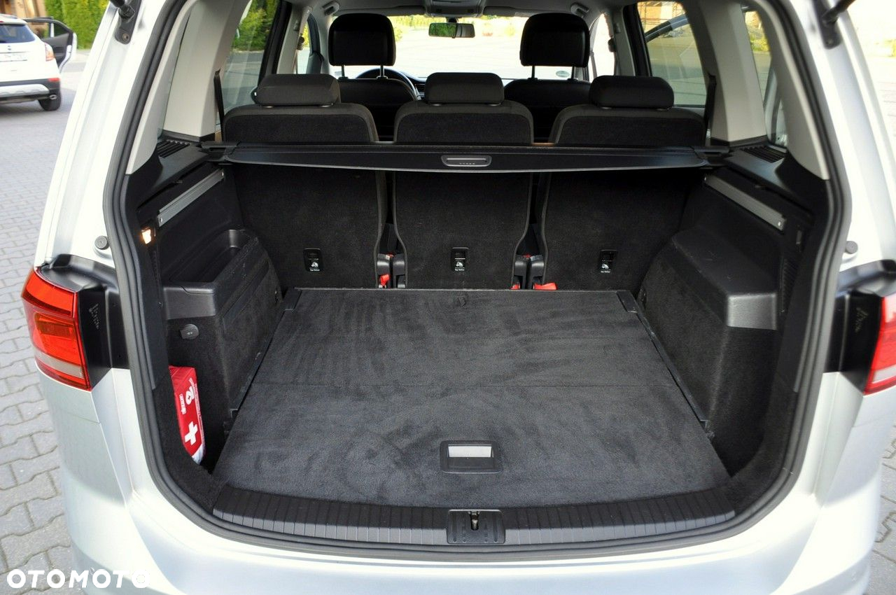 Volkswagen Touran - 38