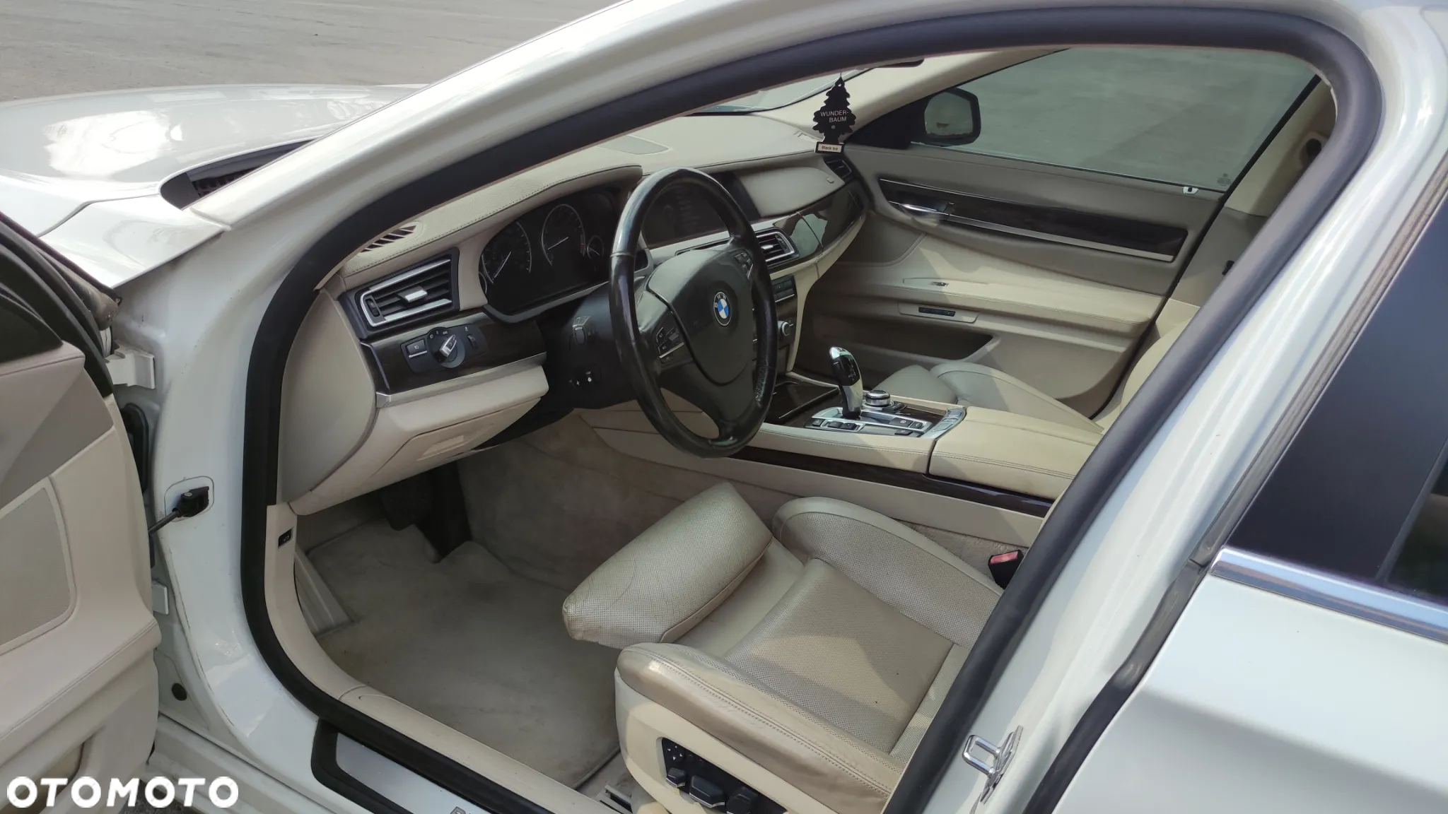 BMW Seria 7 750i L - 11