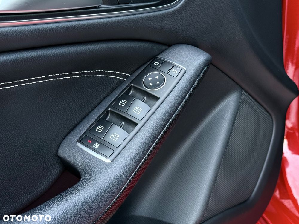 Mercedes-Benz CLA 180 7G-DCT - 22