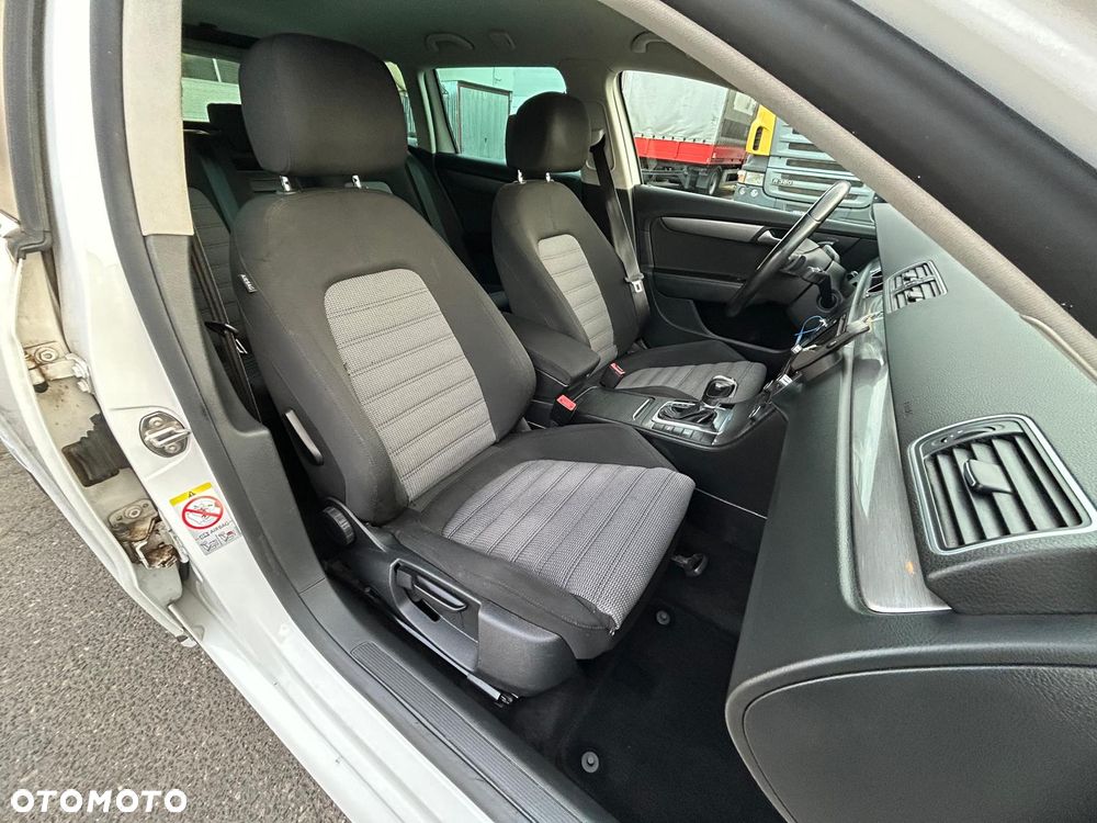 Volkswagen Passat 2.0 Blue TDI DSG SCR Comfortline - 23