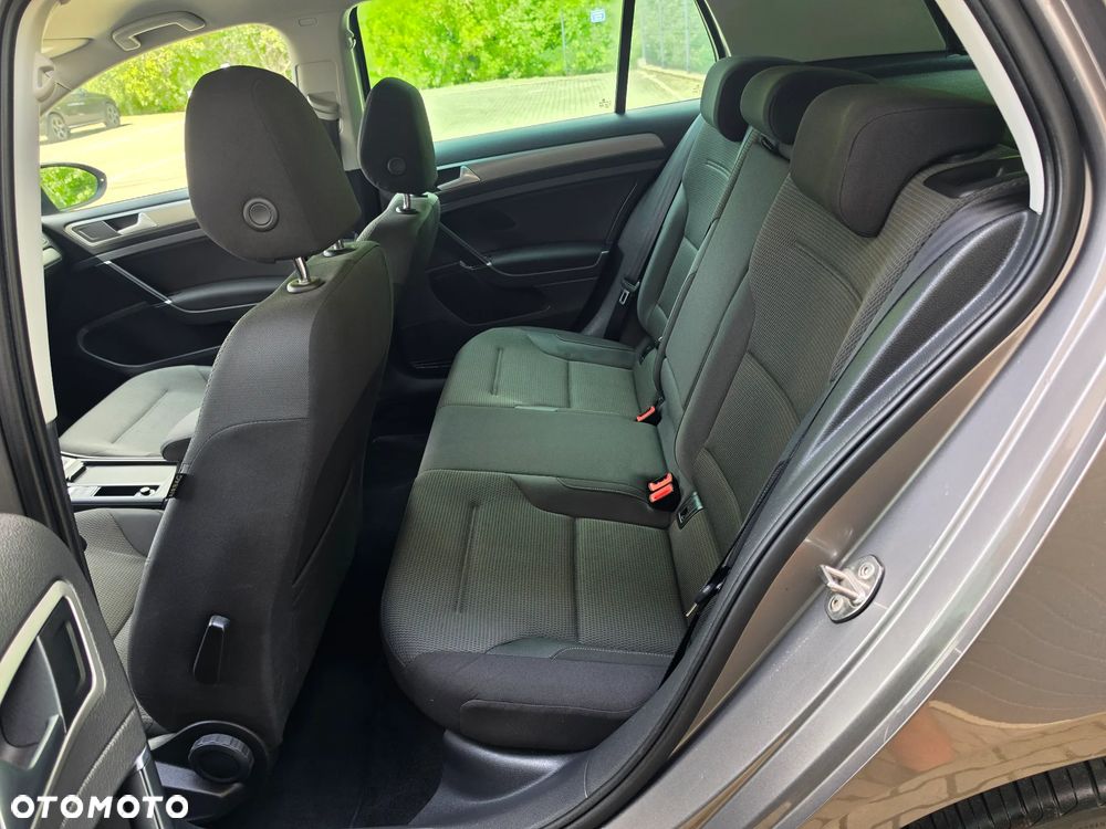 Volkswagen Golf - 35