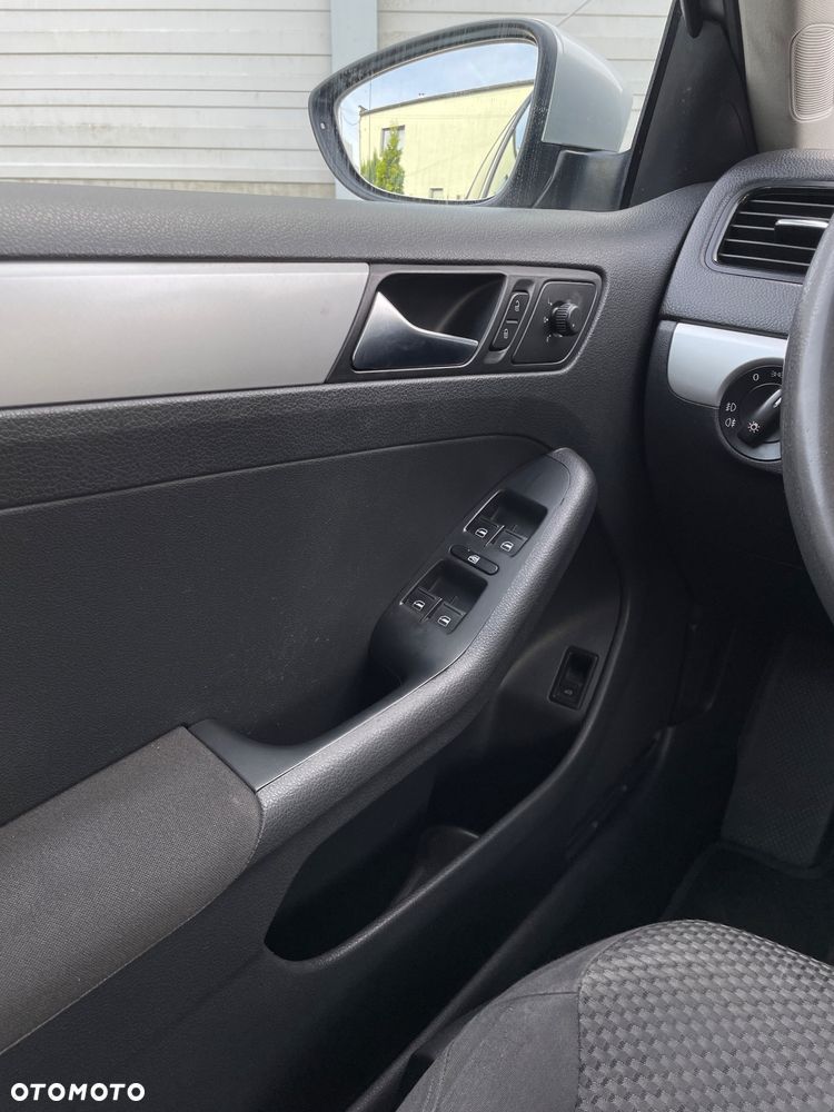 Volkswagen Jetta 1.6 TDI BMT Trendline - 16