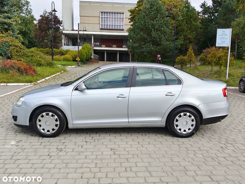 Volkswagen Jetta 1.6 Comfortline - 5
