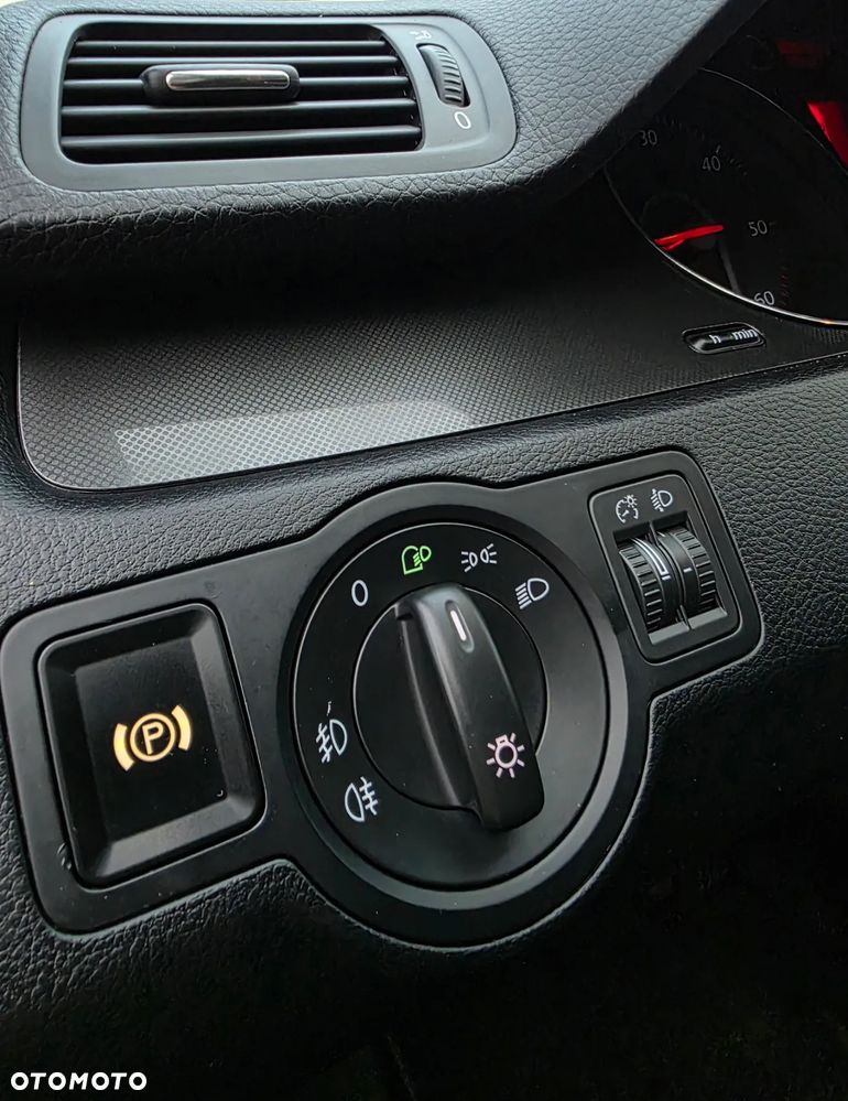 Volkswagen Passat Variant 2.0 TDI BlueMotion Technology DPF Comfortline - 14