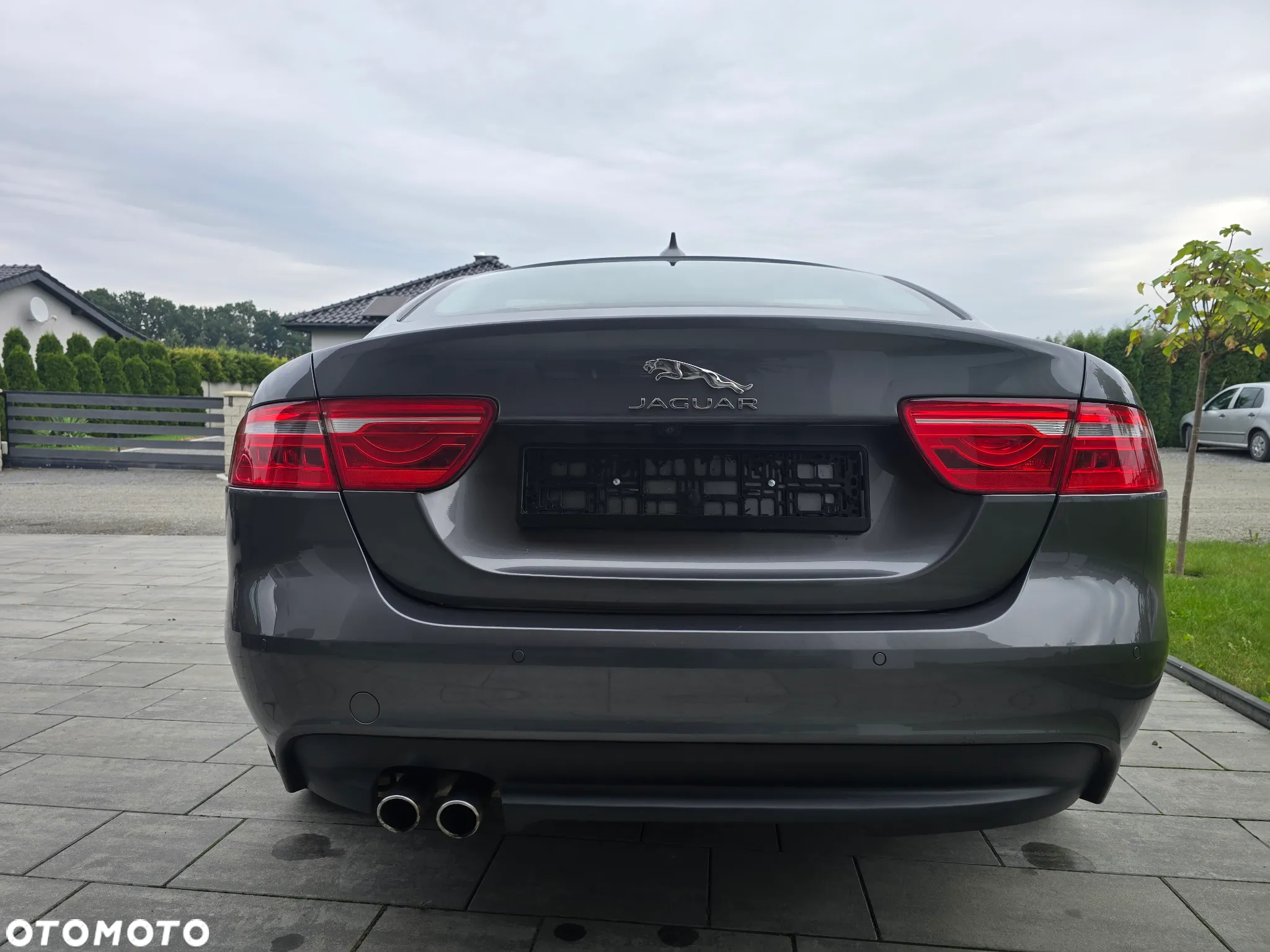 Jaguar XE 20d Prestige - 11