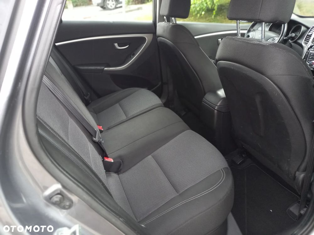 Hyundai i30 blue Kombi 1.6 CRDi Style - 17