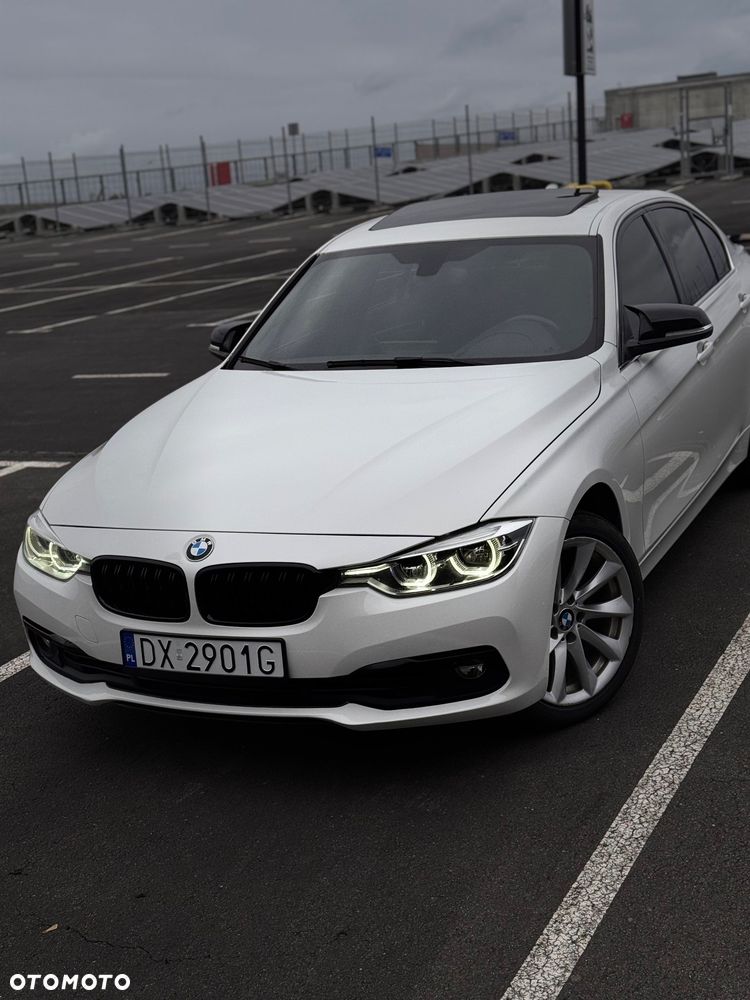 BMW Seria 3 330i - 12