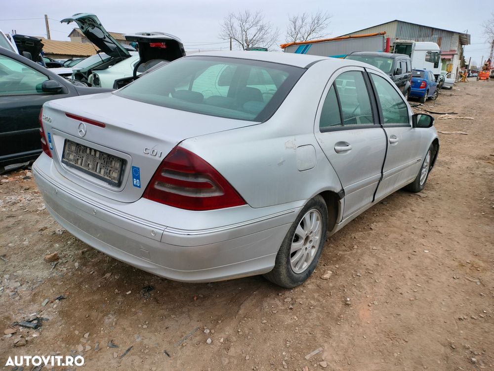 Dezmembrari  Mercedes-Benz C-CLASS (W203)  2000  > 2007 C 200 CDI (20 - 8