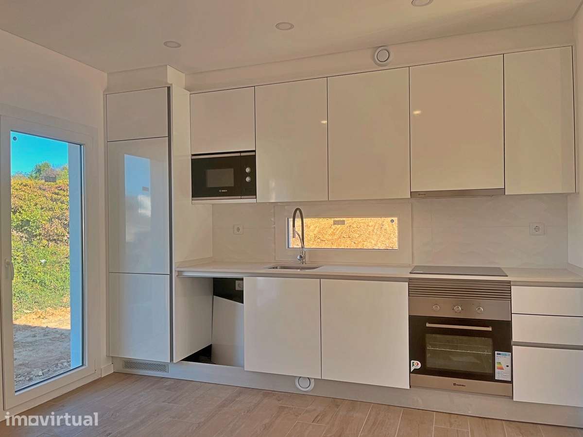 Moradia T2 Isolada Nova com Lote de 394 m² em Monte Redondo - Grande imagem: 3/26