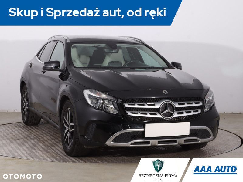 Mercedes-Benz GLA - 3
