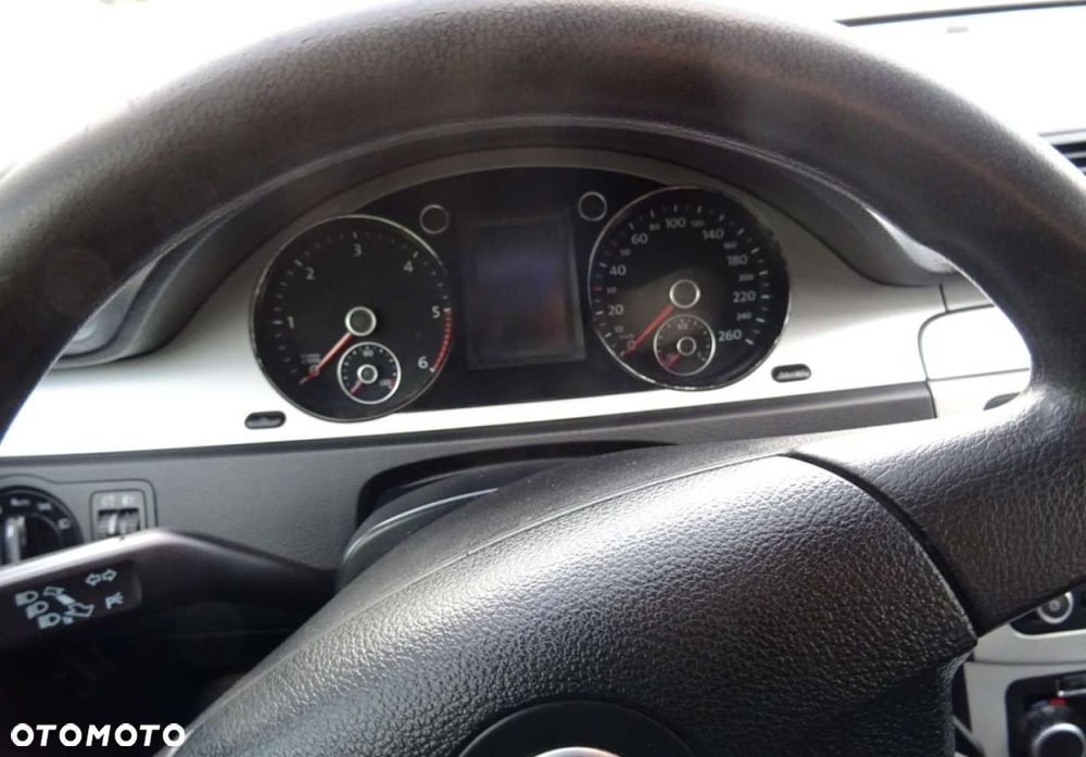 Volkswagen Passat - 15
