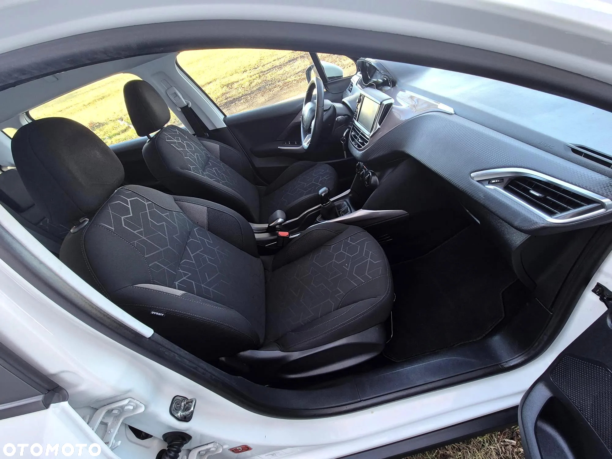Peugeot 2008 1.2 VTi Allure - 26