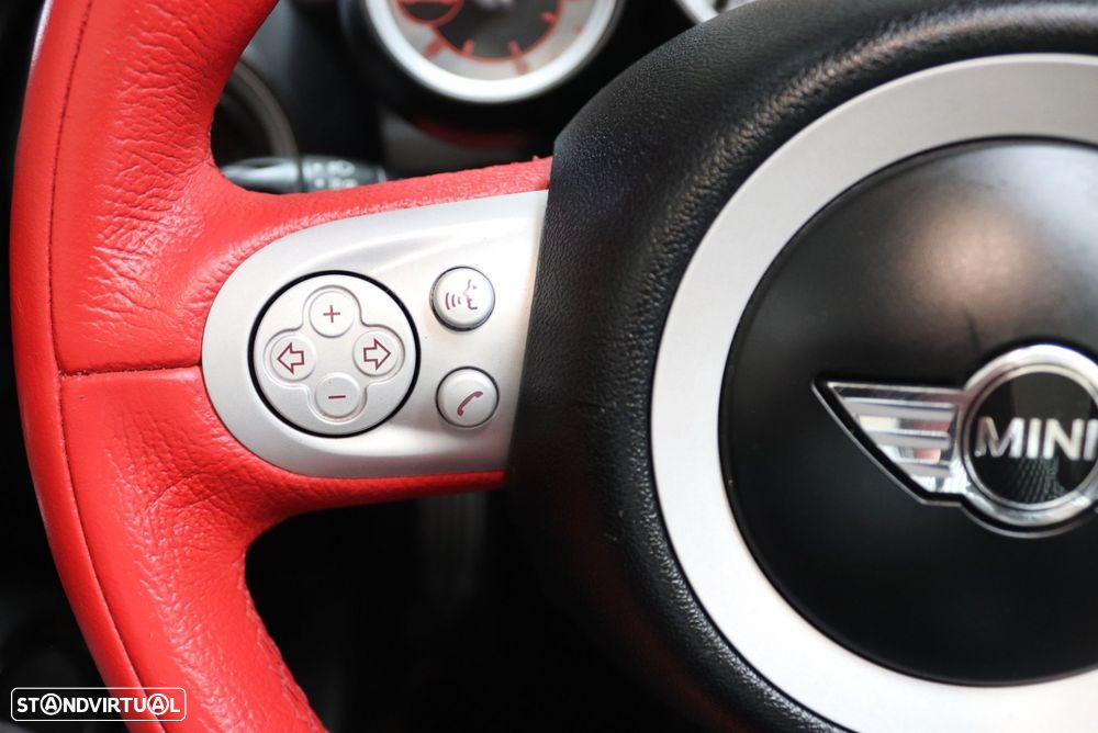 MINI Cabrio John Cooper Works - 17