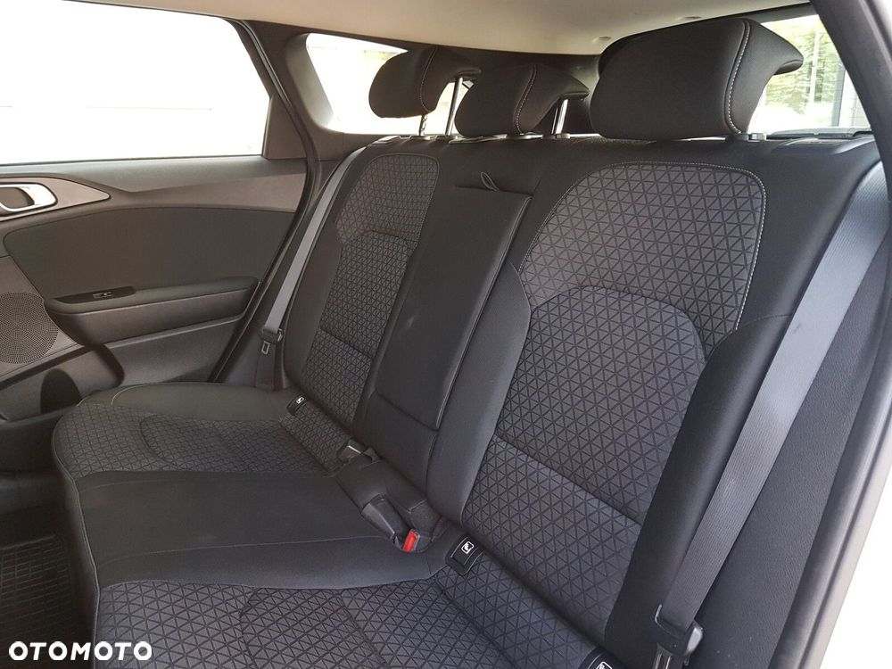 Kia Ceed 1.6 CRDi mHEV M - 31