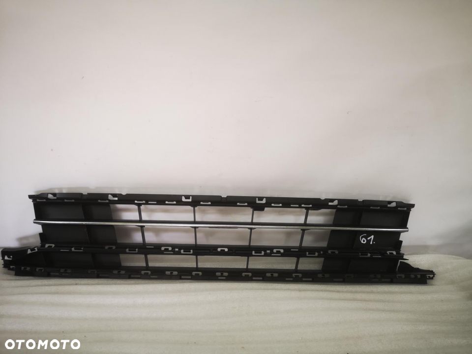 VW PASSAT B8 14- KRATKA ŚRODKOWA ZDERZAKA PRZEDNIEGO NR: 3G0853677G, NR AUKCJI NK61 - 1