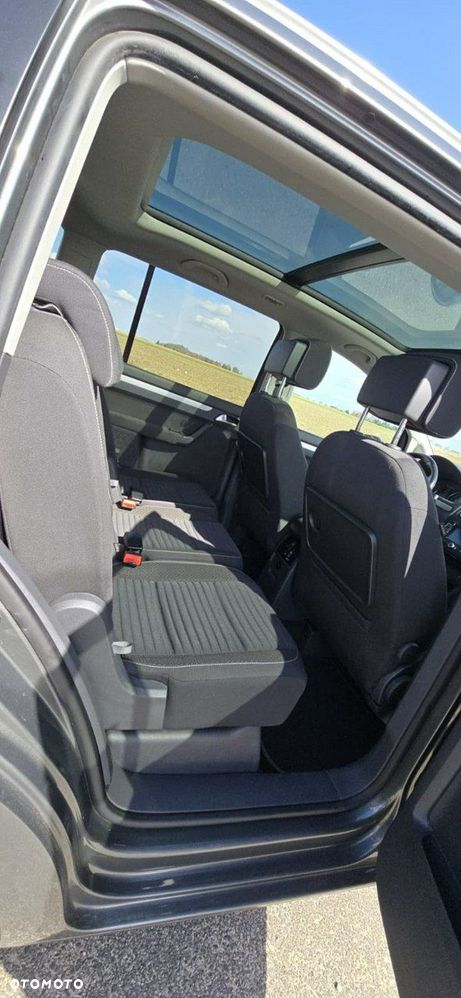 Volkswagen Touran - 17
