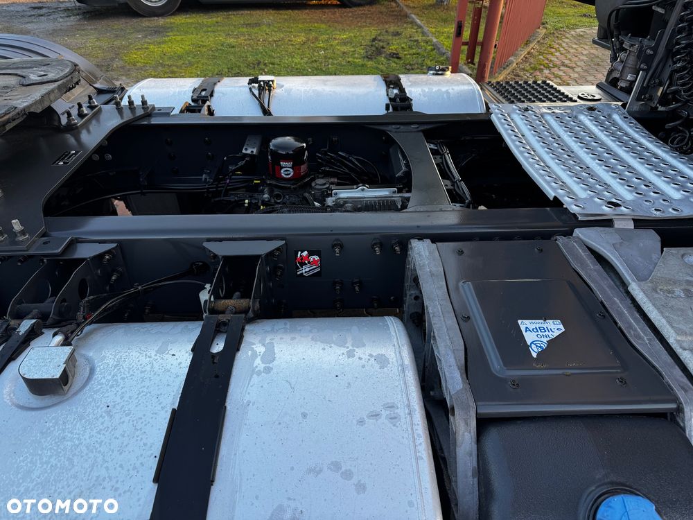 Renault 3xT480 high cab - 7