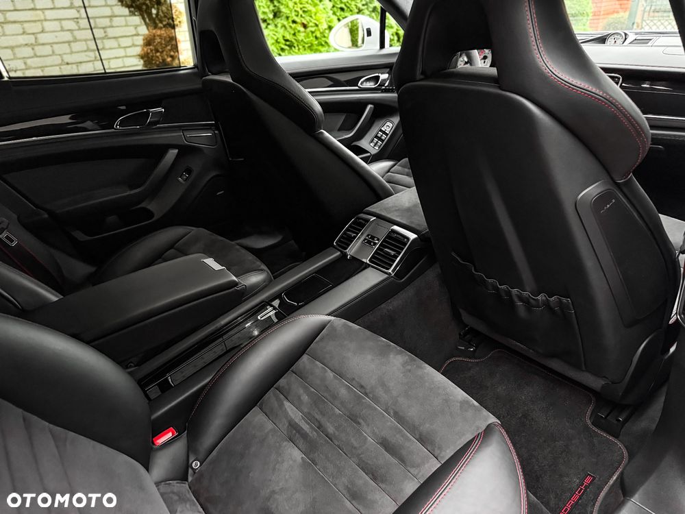 Porsche Panamera GTS PDK - 30