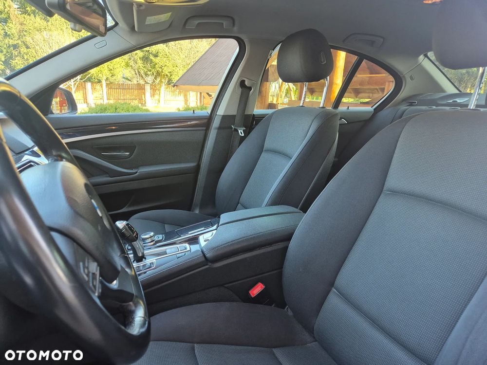BMW Seria 5 518d - 23