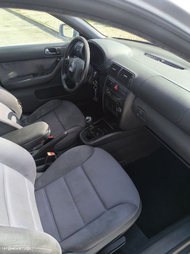 Audi A3 1.6 Ambiente - 6