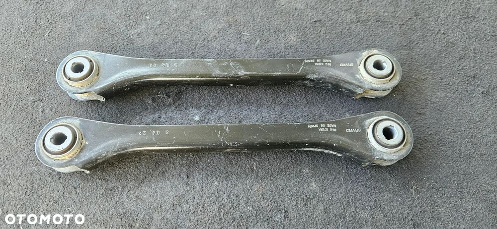 Wahacz tylny lewy prawy dolny 31681846 Volvo XC40 elektryk - 2