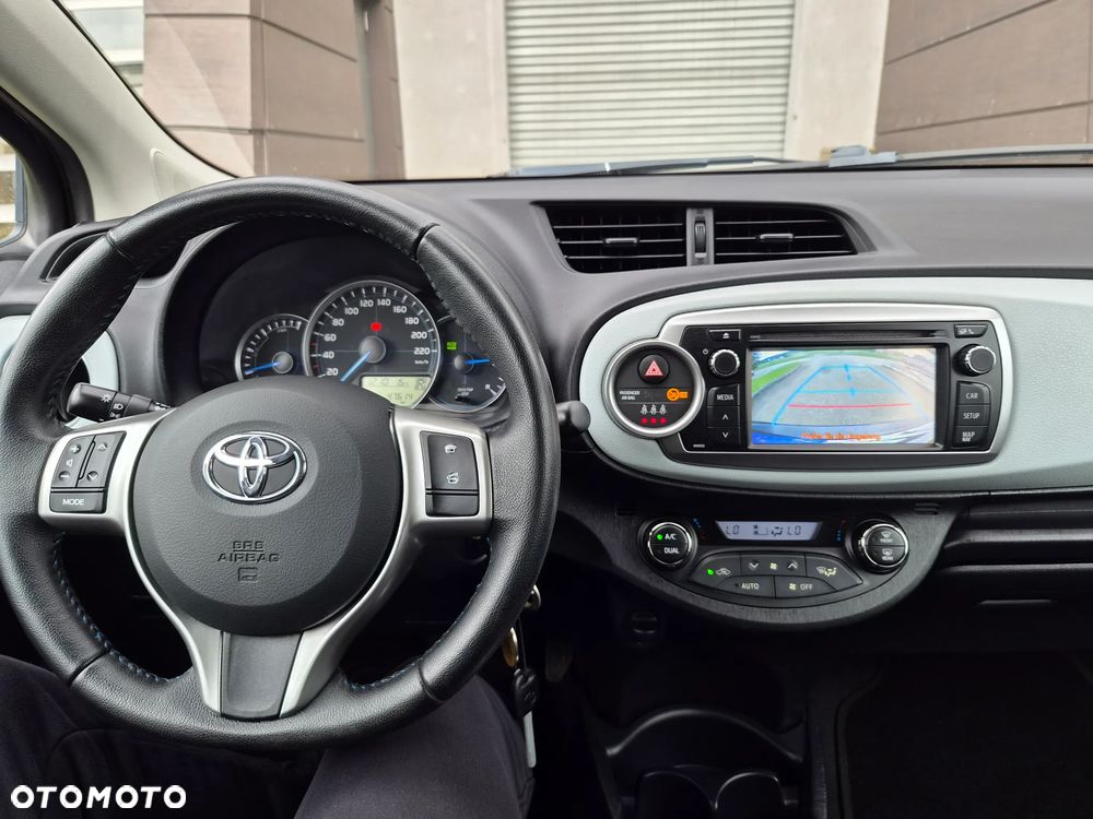 Toyota Yaris 1.5 VVT-i Lounge - 33