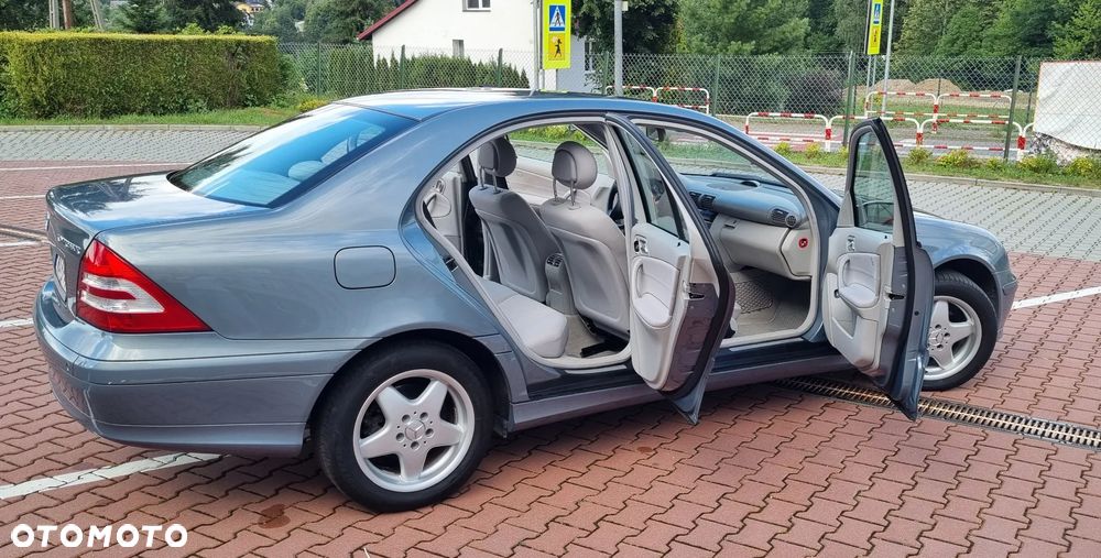 Mercedes-Benz Klasa C 180 Kompressor Automatik Classic - 19