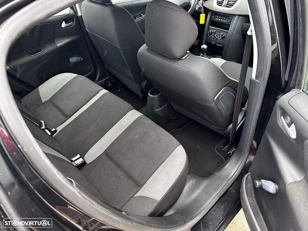 Peugeot 207 1.4 16V Active - 30