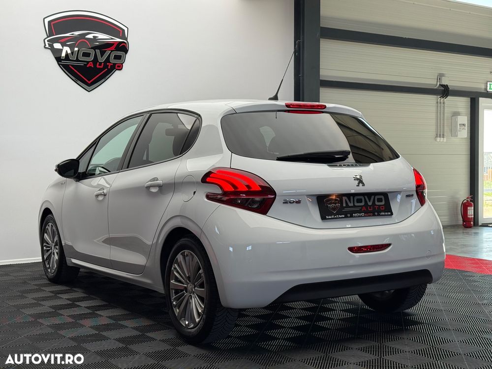 Peugeot 208 PureTech 82 Style - 6