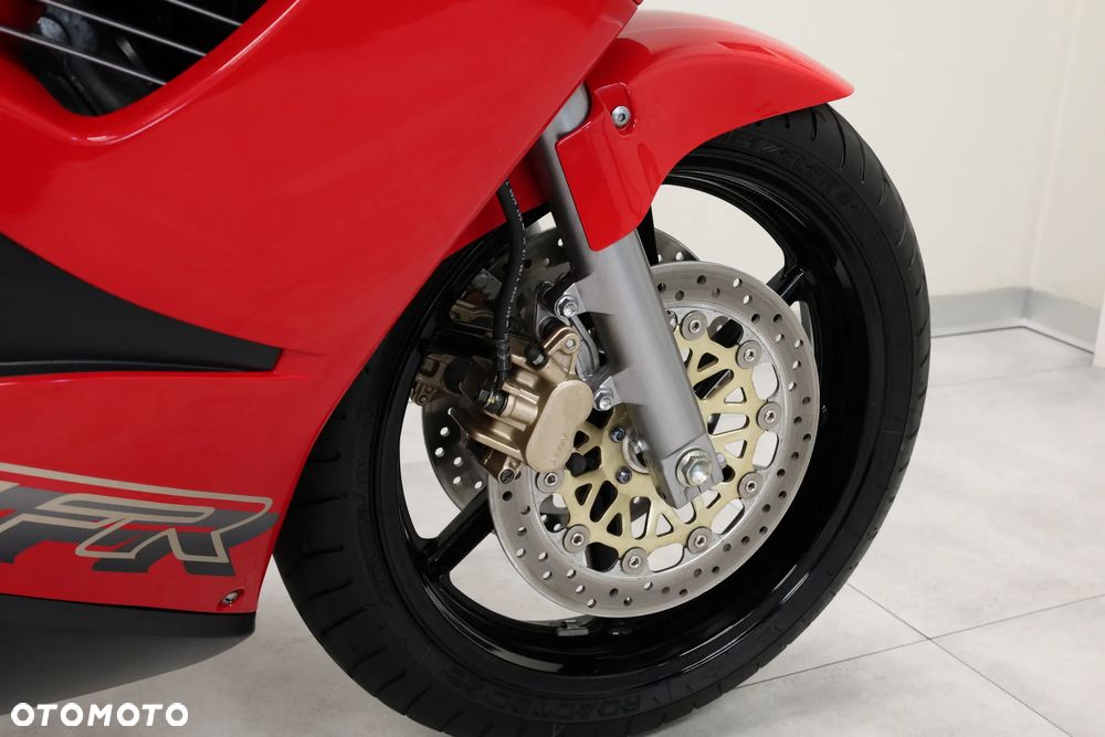 Honda VFR - 28