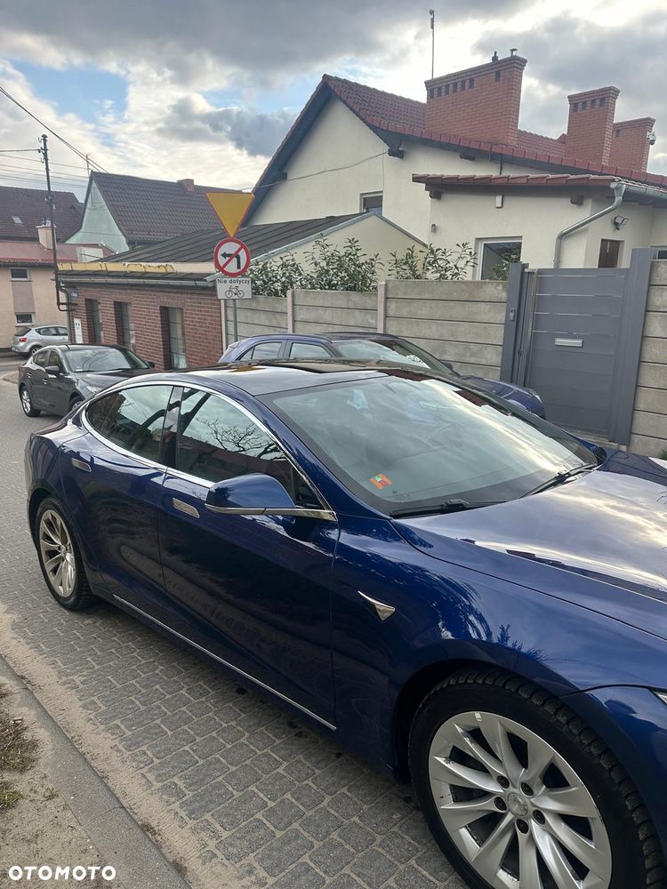 Tesla Model S - 6
