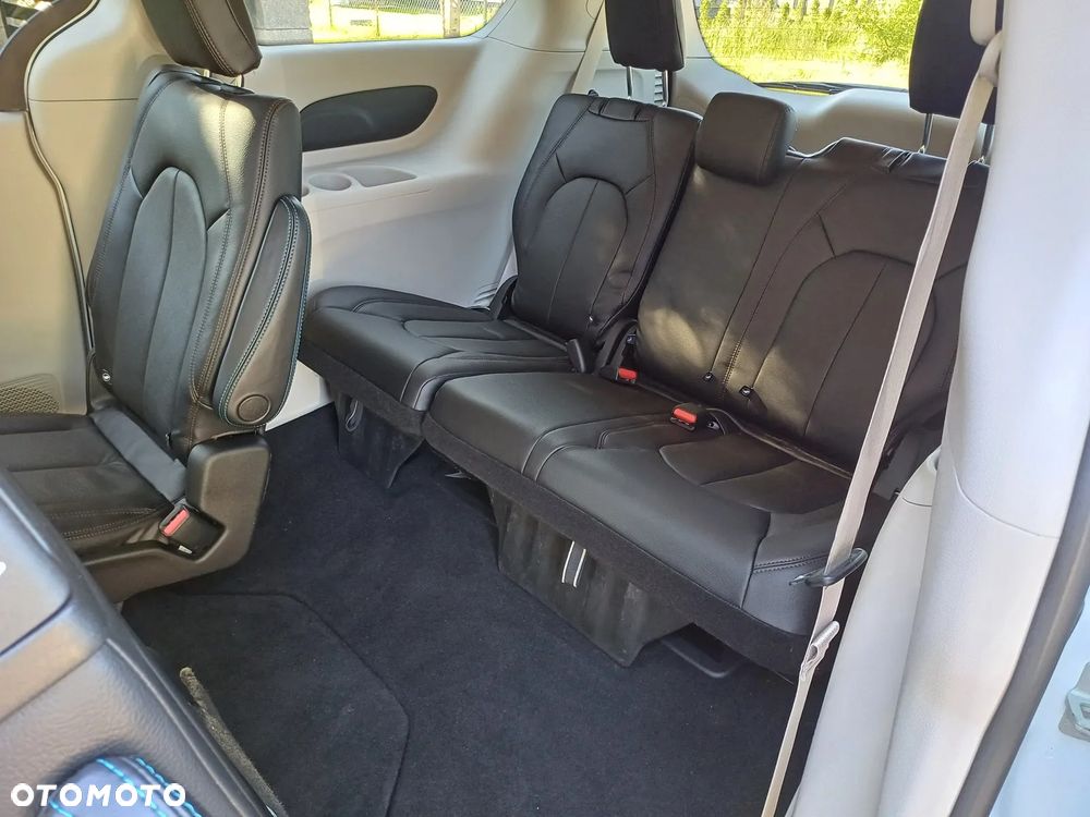 Chrysler Pacifica - 19