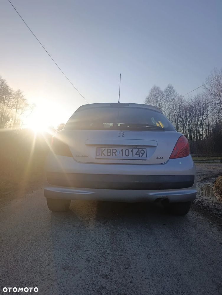 Peugeot 207 - 6