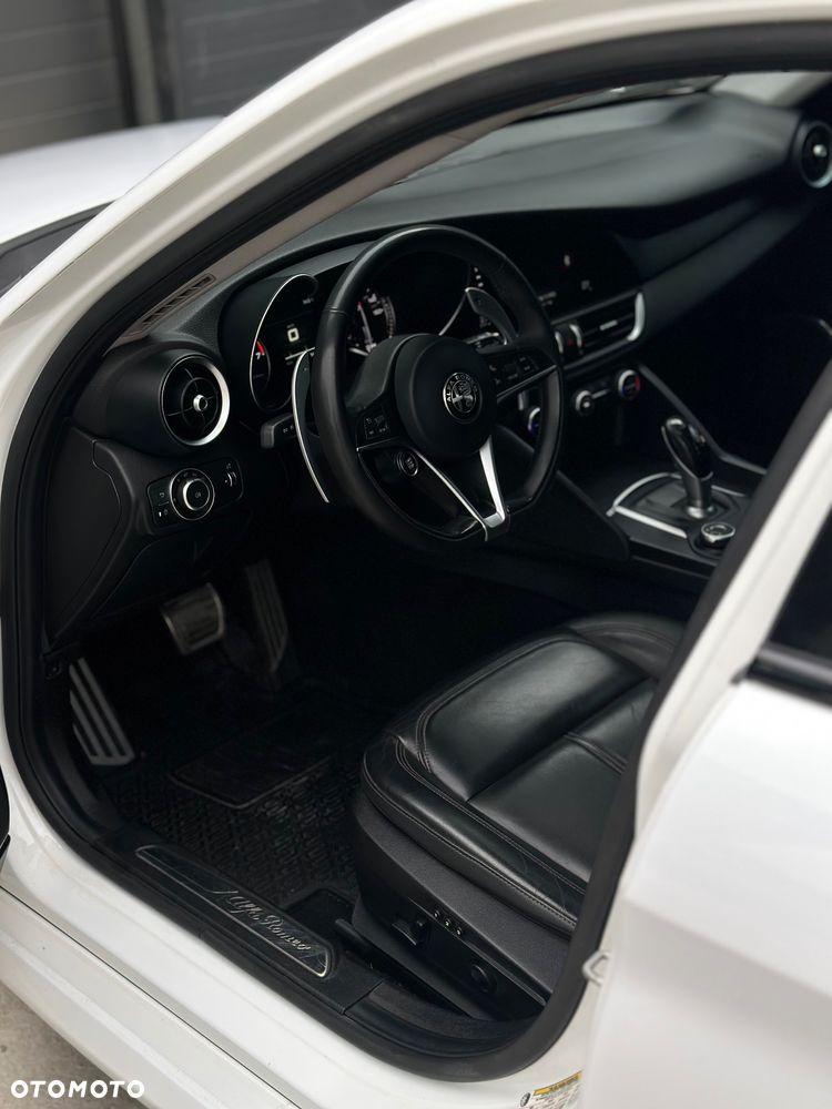 Alfa Romeo Giulia 2.0 Turbo 16V AT8-Q4 Ti - 14