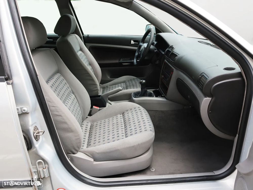 VW Passat 1.9 TDi Confortline - 11