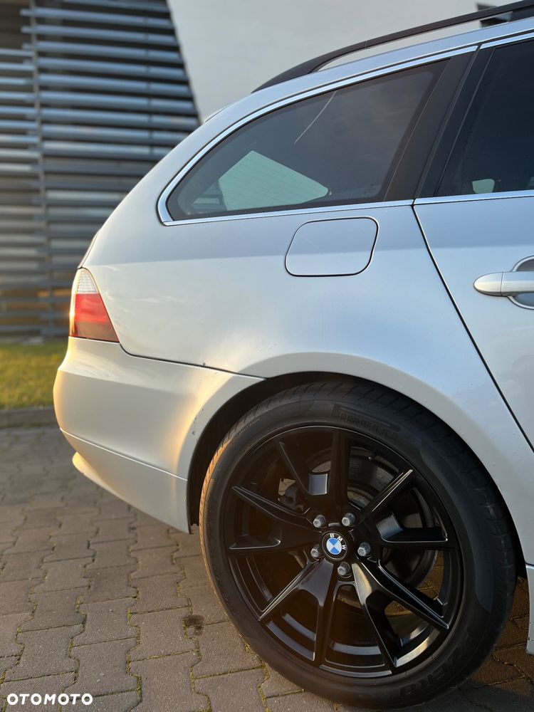 BMW Seria 5 525d Touring - 6