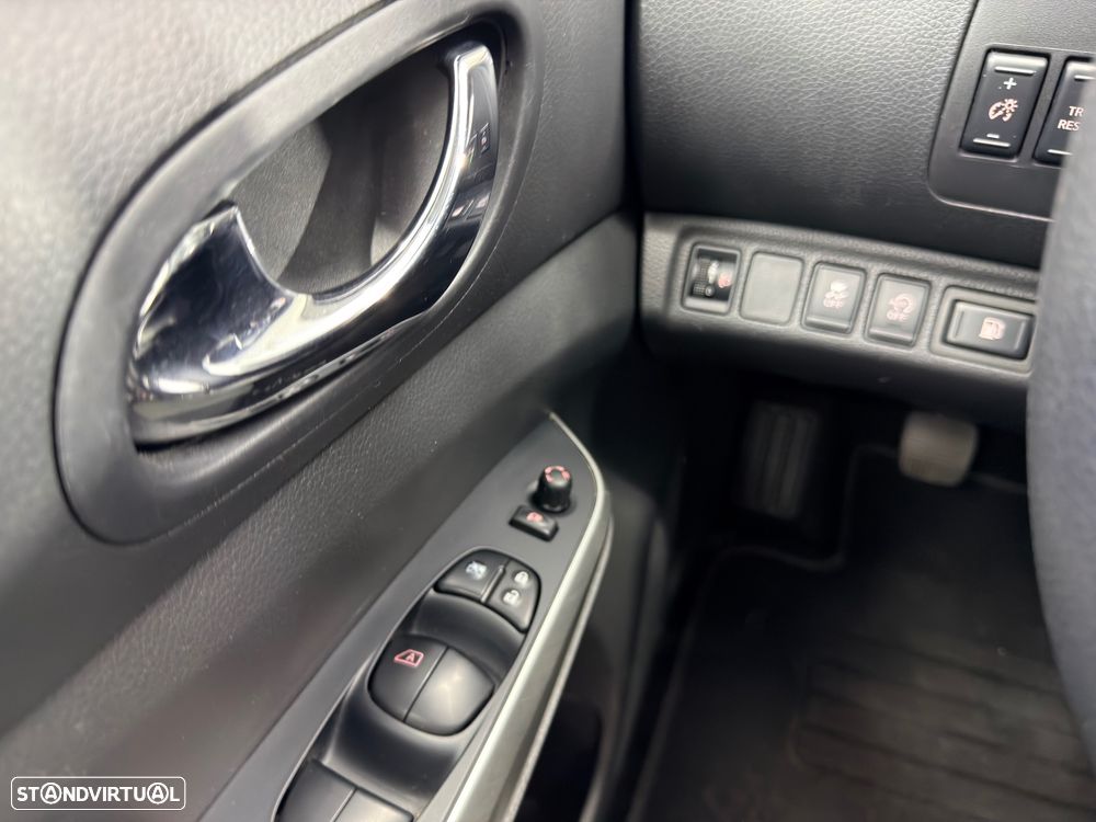 Nissan Navara 2.3 dCi CD 4WD Tekna - 31