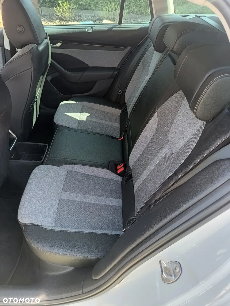 Skoda Octavia 2.0 TDI DSG Selection - 10