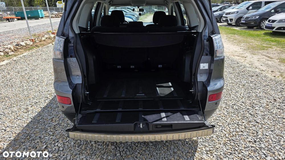 Mitsubishi Outlander 2.0 DI-D 4WD Inform - 26