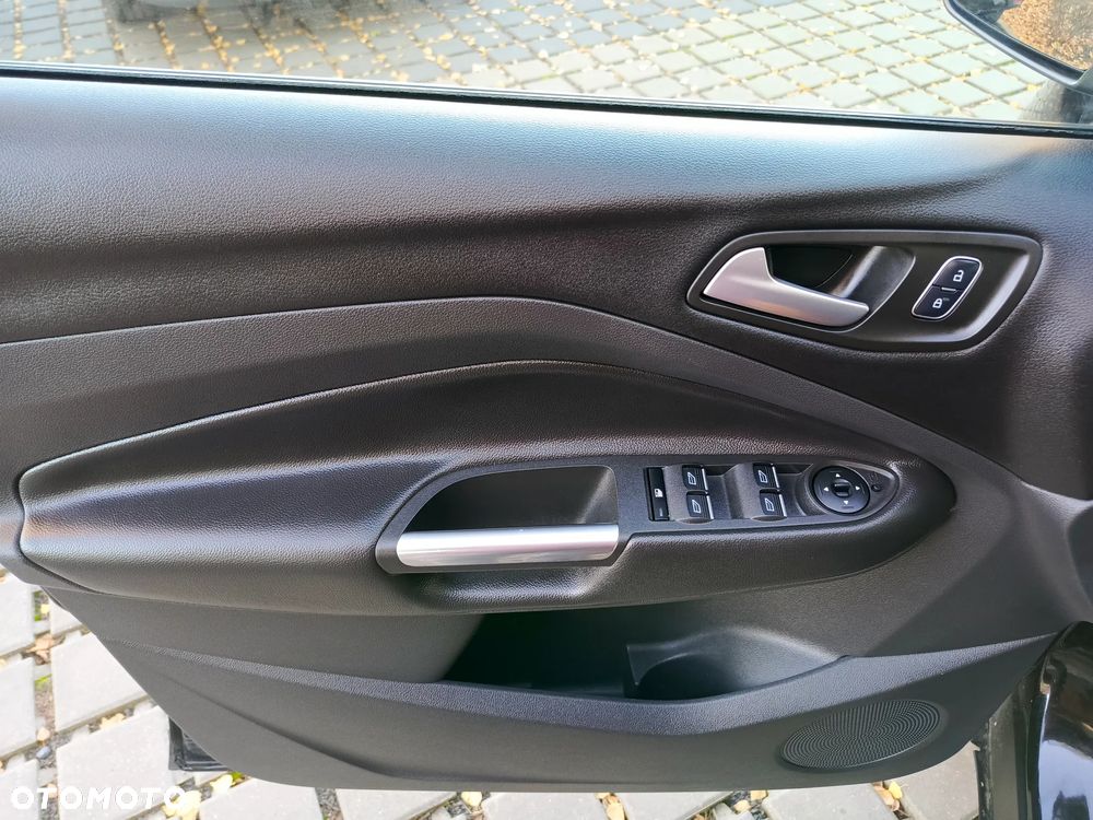 Ford Kuga 1.5 EcoBoost 2x4 Titanium - 19