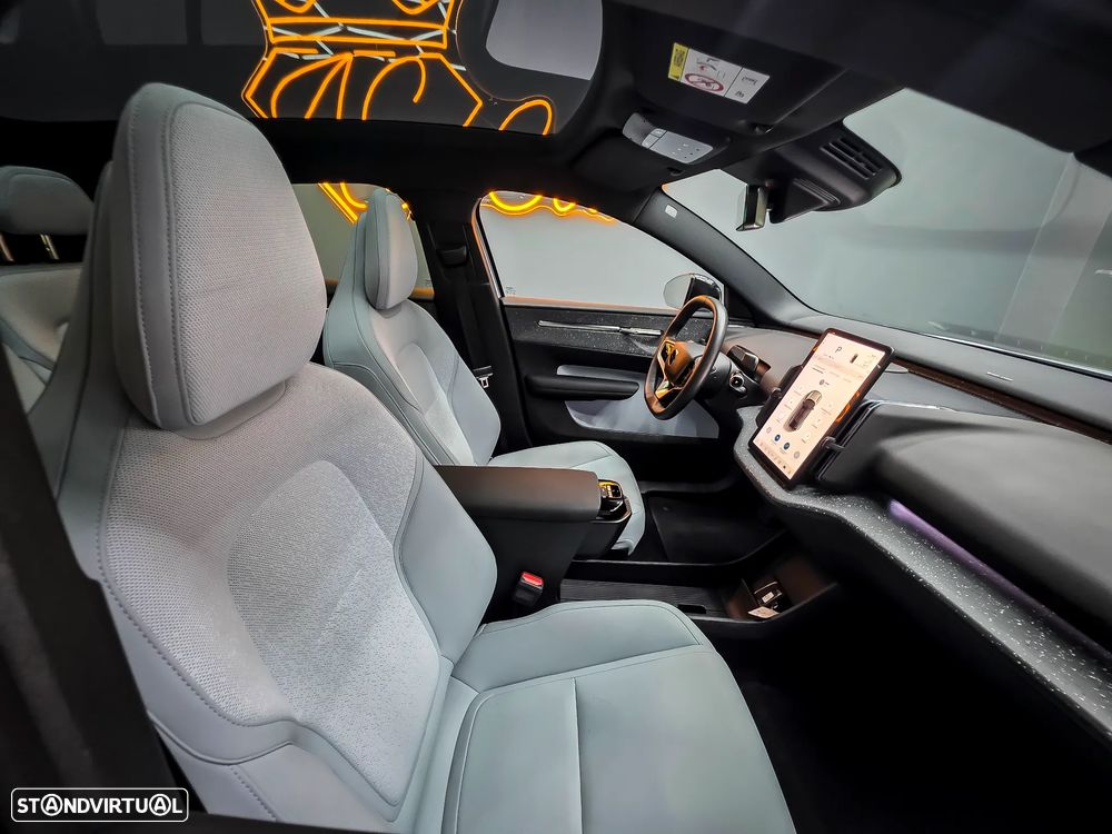 Volvo EX30 Twin Motor Performance AWD Ultra - 16