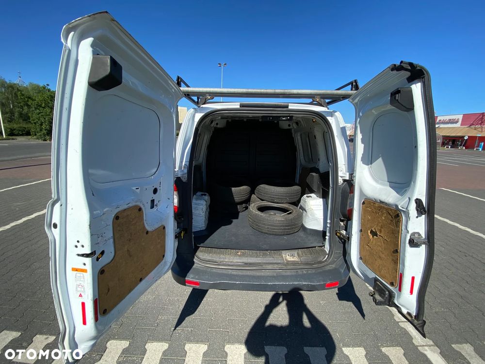 Ford Transit Courier - 13
