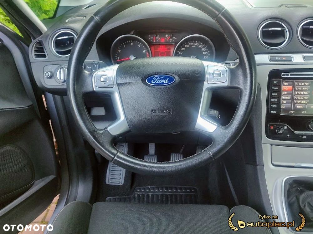 Ford S-Max - 11