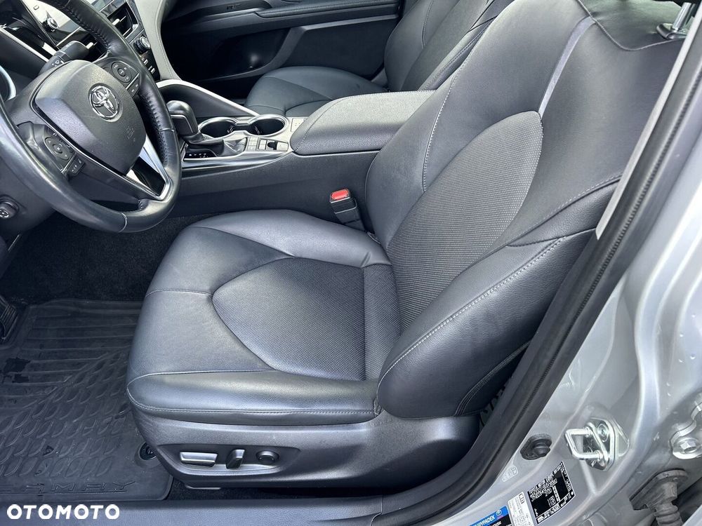 Toyota Camry 2.5 Hybrid Executive CVT - 16